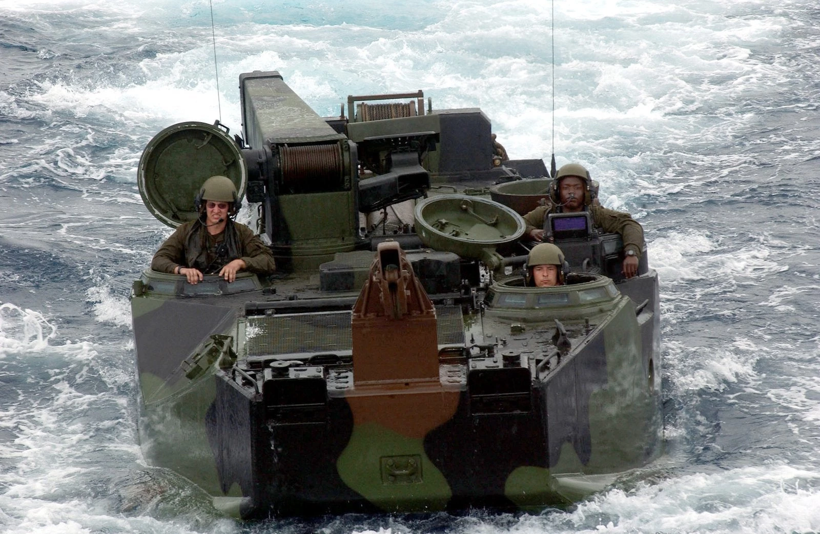 Επίδειξη ισχύος από τους Έλληνες πεζοναύτες: Συνεκπαίδευση της 32ΤΑΞ με Αμερικανούς στην «Μέγας Αλέξανδρος 19» – Έρχονται αμφίβια τεθωρακισμένα στις ΕΔ;